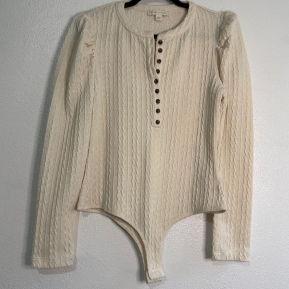 Chelsea & Violet Romantic Cream Long Sleeved Button-Up Women's Body Suit. Sz L.